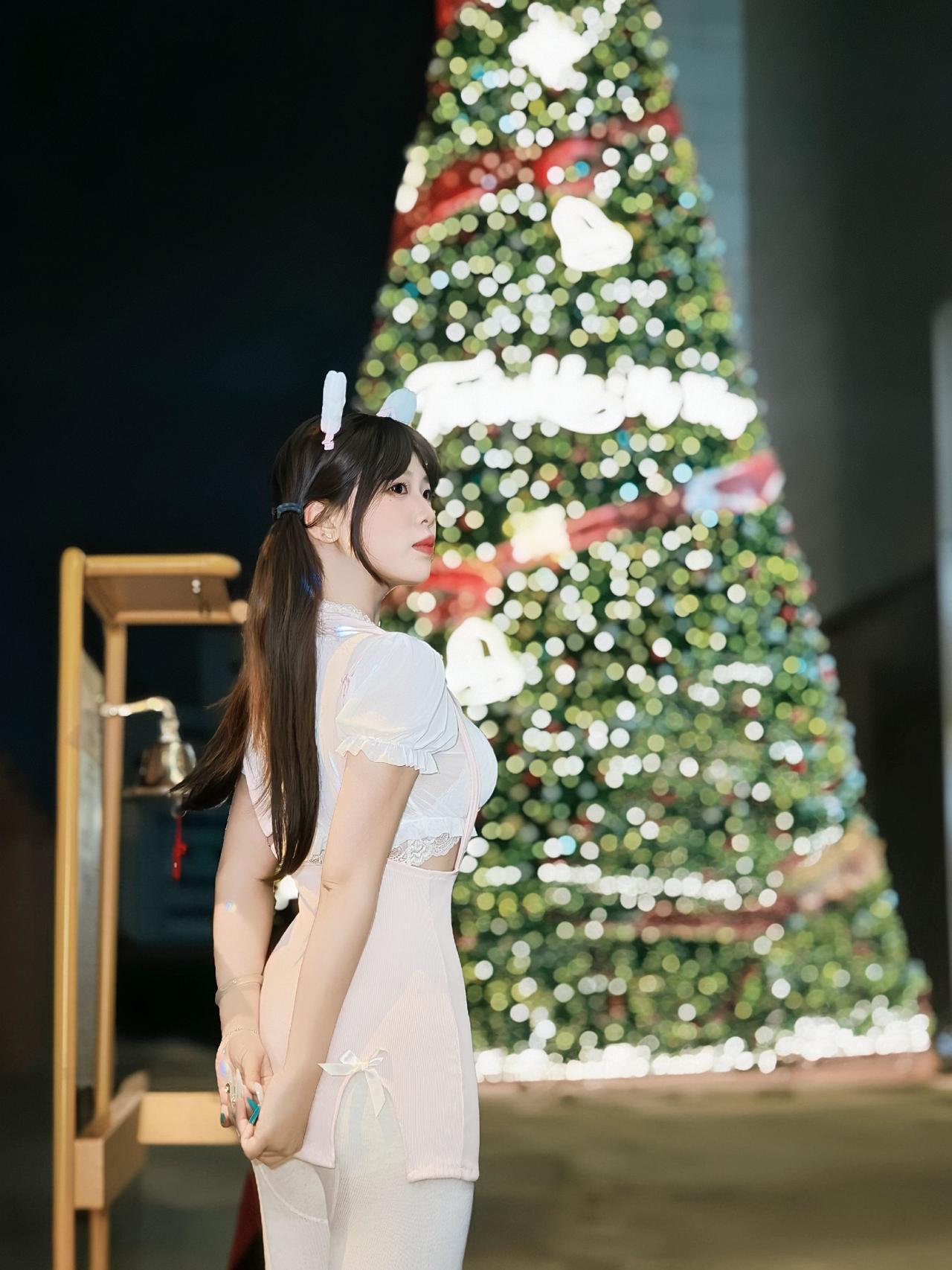 长沙街拍📷-长沙万象城圣诞特辑
模特：@小椰睡不醒 
设备：Xiaomi 15