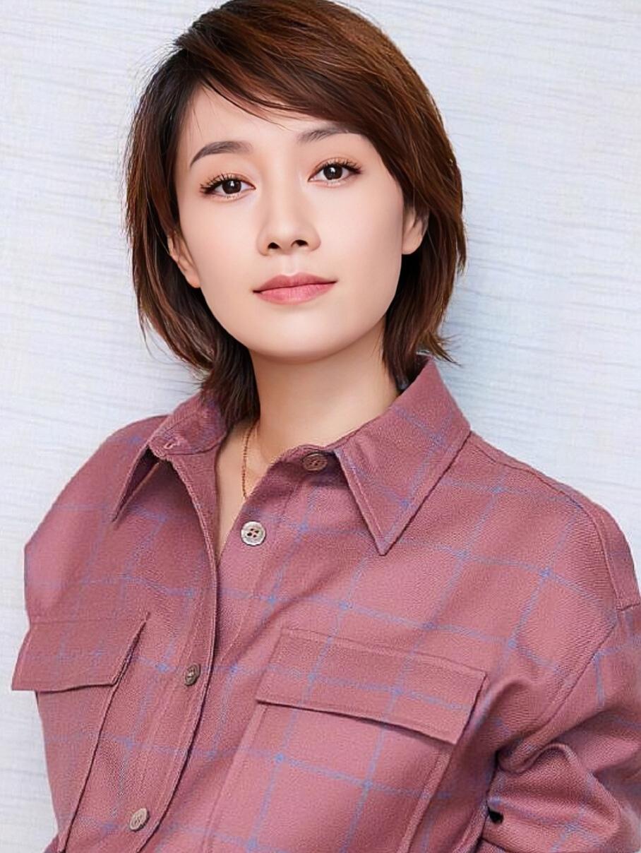 马伊琍说：“送给所有男人一句话，能用钱追到的女人，少用点感情，能用感情追到的女人