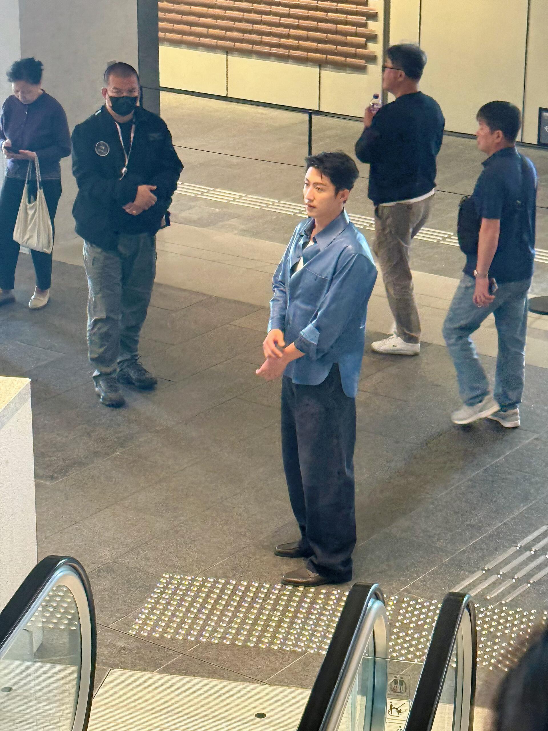 黄景瑜︱香港中环︱路人偶遇20251205路人拍的生图📕：633375207（