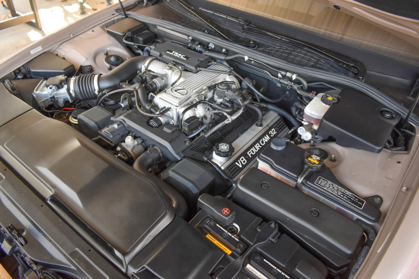 好车分享 LEXUS LS400，泡沫经济时代的好处，就是企业有钱，可以不计成本