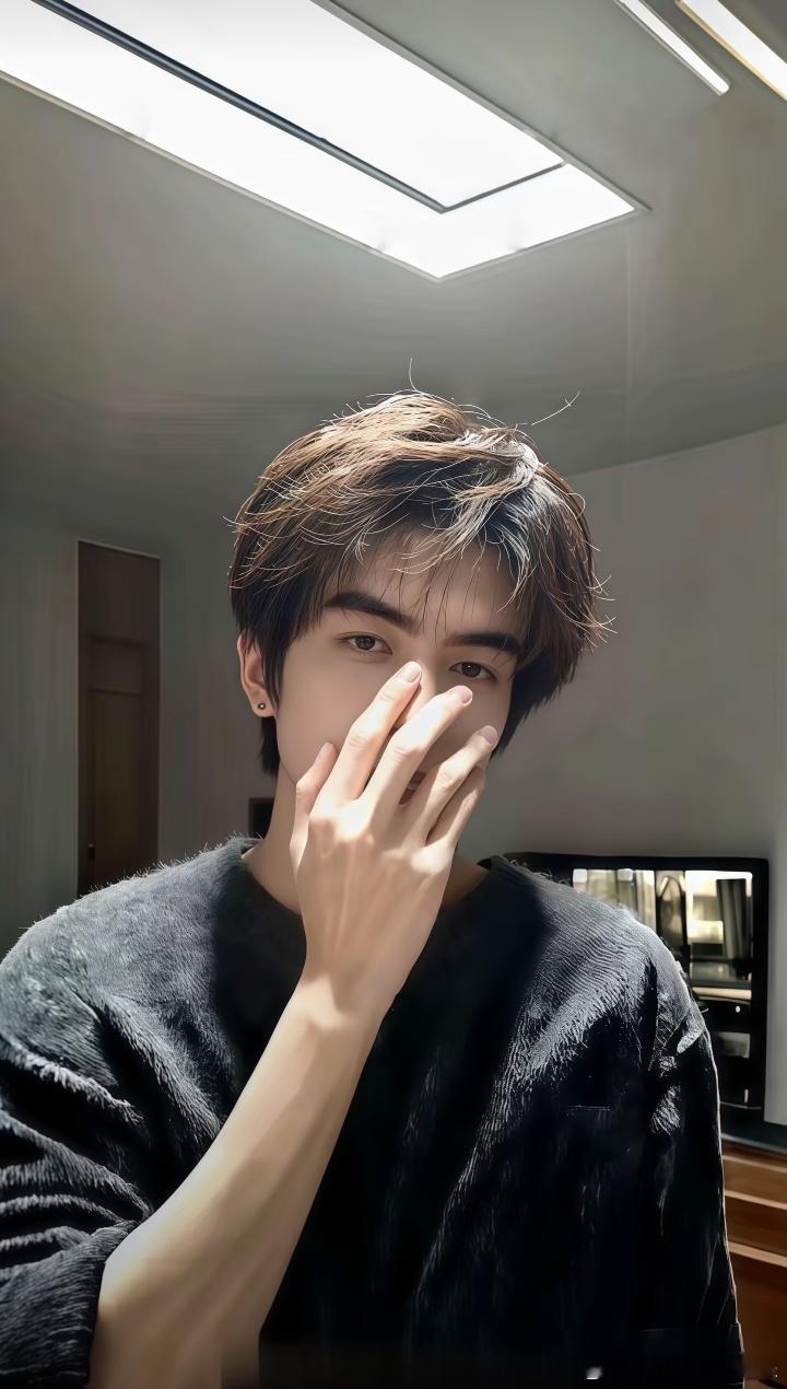 张翅张翅宠完你的宠你的张翅从精神上爱你老己 被张翅全力宠爱，精神上的爱意细腻又深