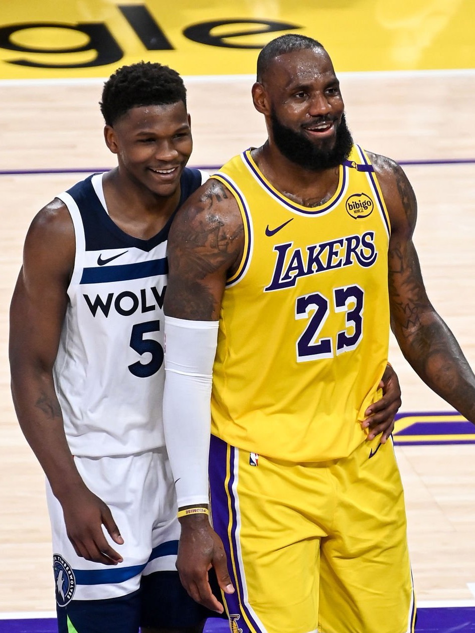 The Athletic：联盟消息人士透露，森林狼是周二主动联系詹姆斯、表达签约