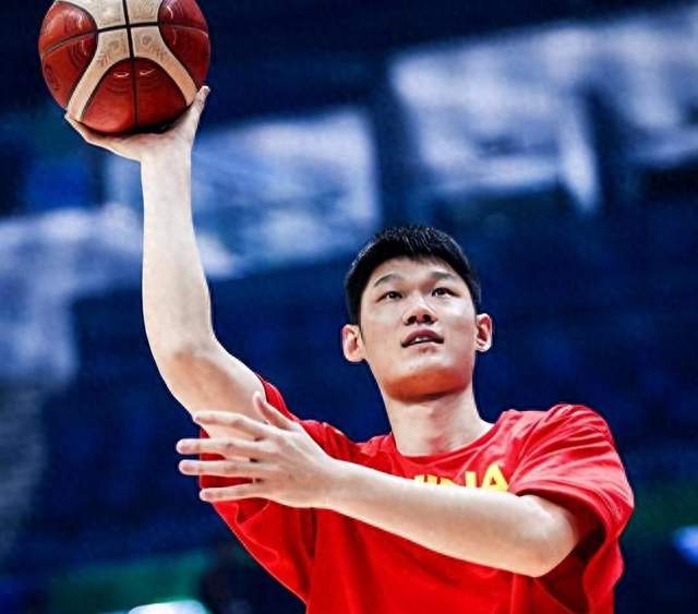 胡金秋7500万转会告吹，CBA职业化难题浮出水面