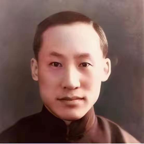 1972年，钱三强走在大街上，突然被一衣衫褴褛的老人拉住，90度鞠躬：“给我点钱