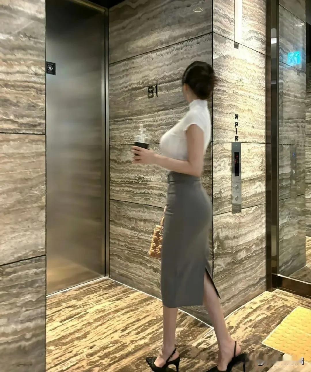 #女人事业重要还是家庭重要#事业是一个女人实现真正自由的重要因素，当然家庭也很重