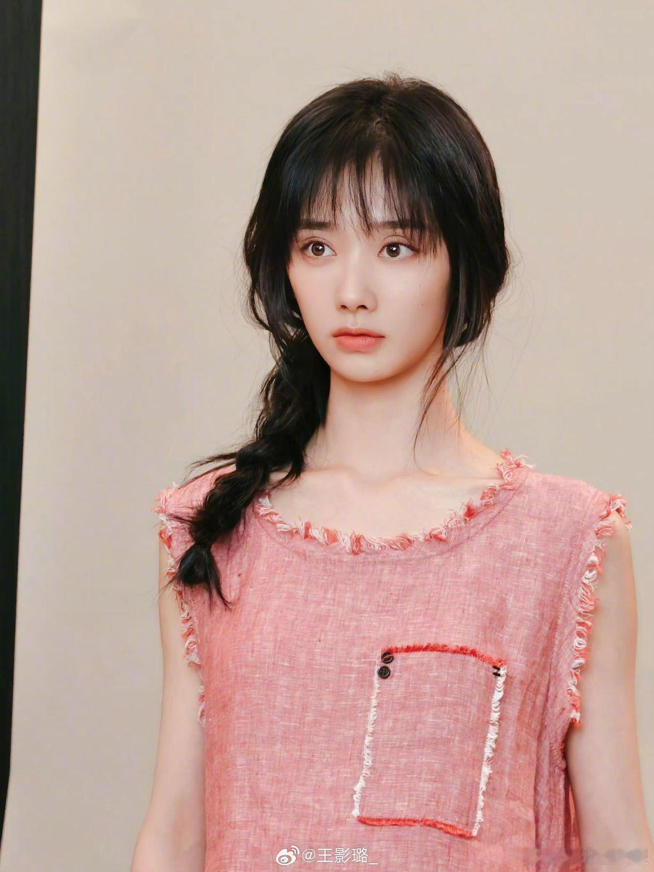林永健真把王影璐当闺女了林永健在瓜田就给王影璐出神图了 拍摄间隙的乡间小日常，林