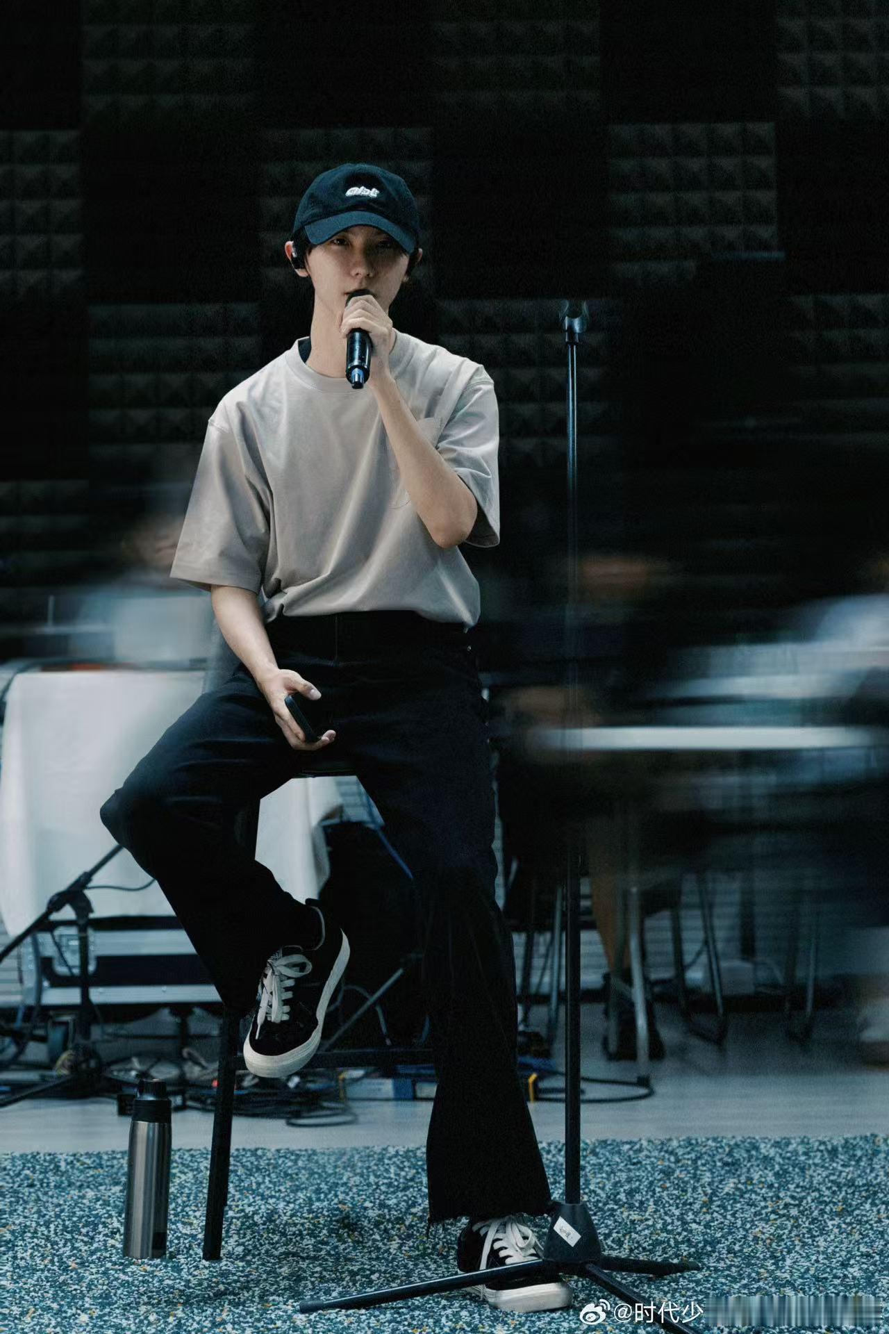 马嘉祺新歌写你 马嘉祺的全新歌曲《写你》真的充满了力量与情感！这首歌是为了纪念抗
