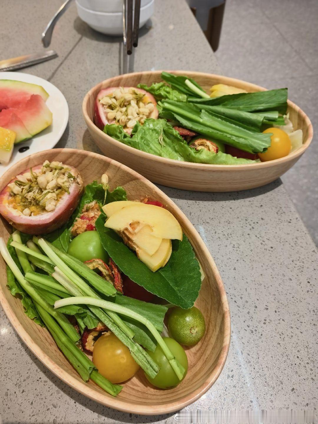 疯狂摄入食物晚餐