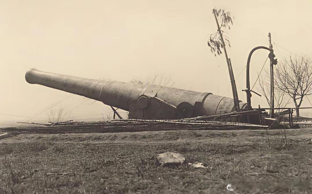 1938年7月日军拍摄的江阴要塞西山炮台320毫米加农炮，是整个长江要塞群中口径