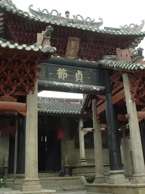 人民日报批自媒体摆拍造假自媒体摆拍造假要批判，官媒摆拍又如何处理呢？ 