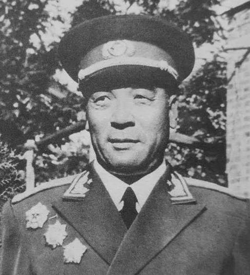 1955年授衔时他认为自己的军衔过低没有接受，第二年才补授军衔，这是为什么呢？