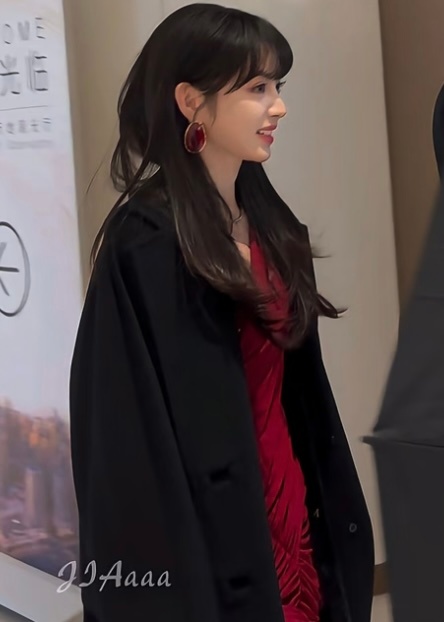 田曦薇明艳大美人 