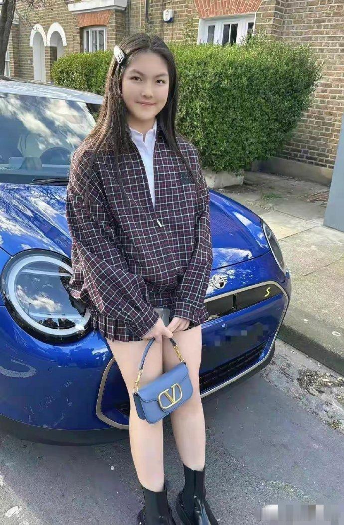 王诗龄绝对是星二代中，最幸福的一个，颜值高，身材好，家世好，才艺好。从小到大，她