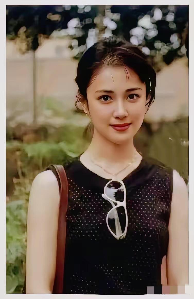 那时候没有美颜，没有滤镜，都能美成这样。您认识她是谁吗？