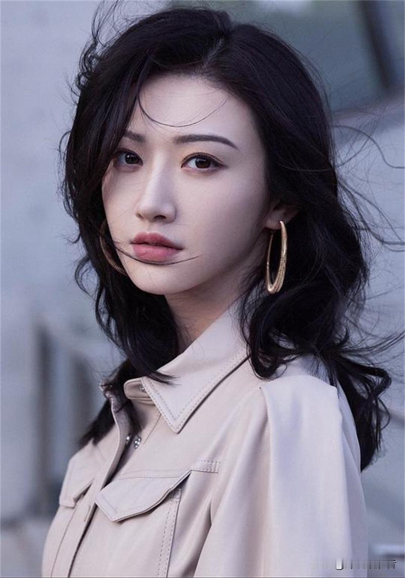 景甜这次估计被割弟扣住命脉了，不是那2000万的彩礼，而是那些已经付出心血，待播