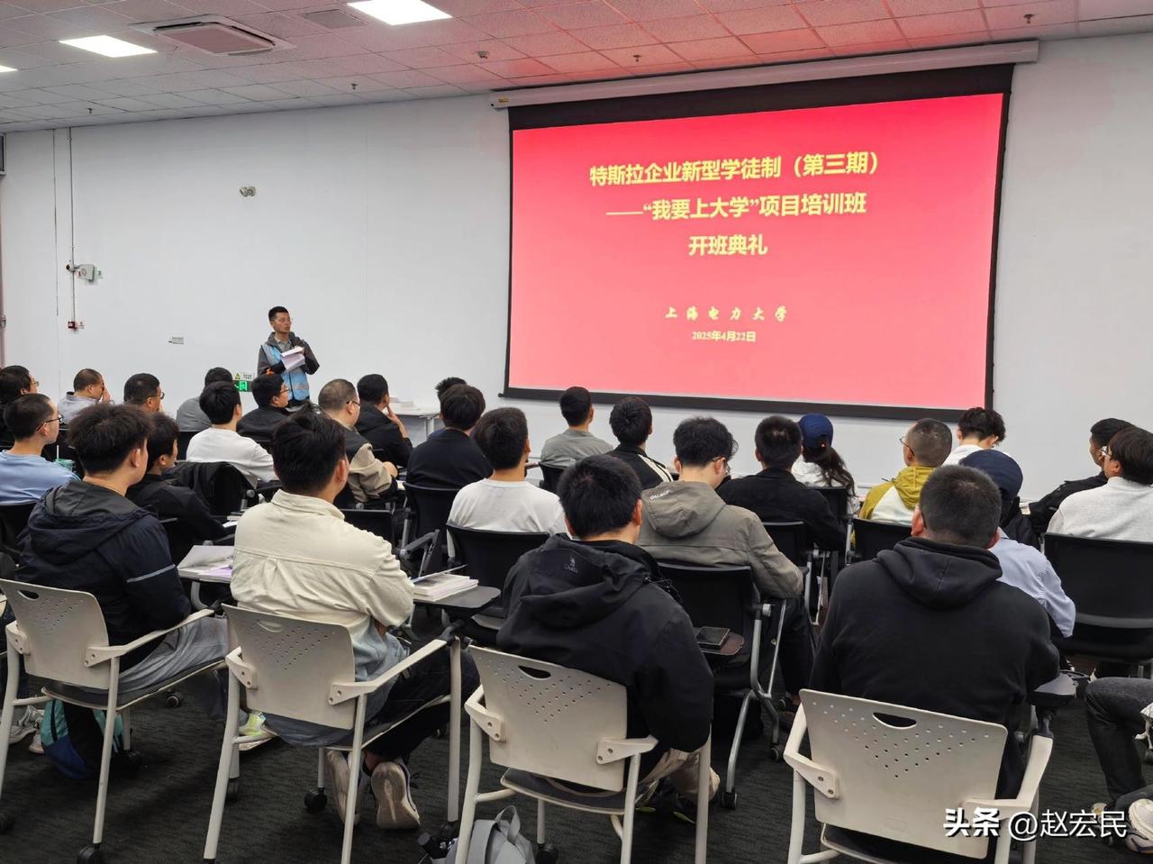 #特斯拉# 2026年3月21日，62名来自特斯拉上海超级工厂的员工在上海电力大