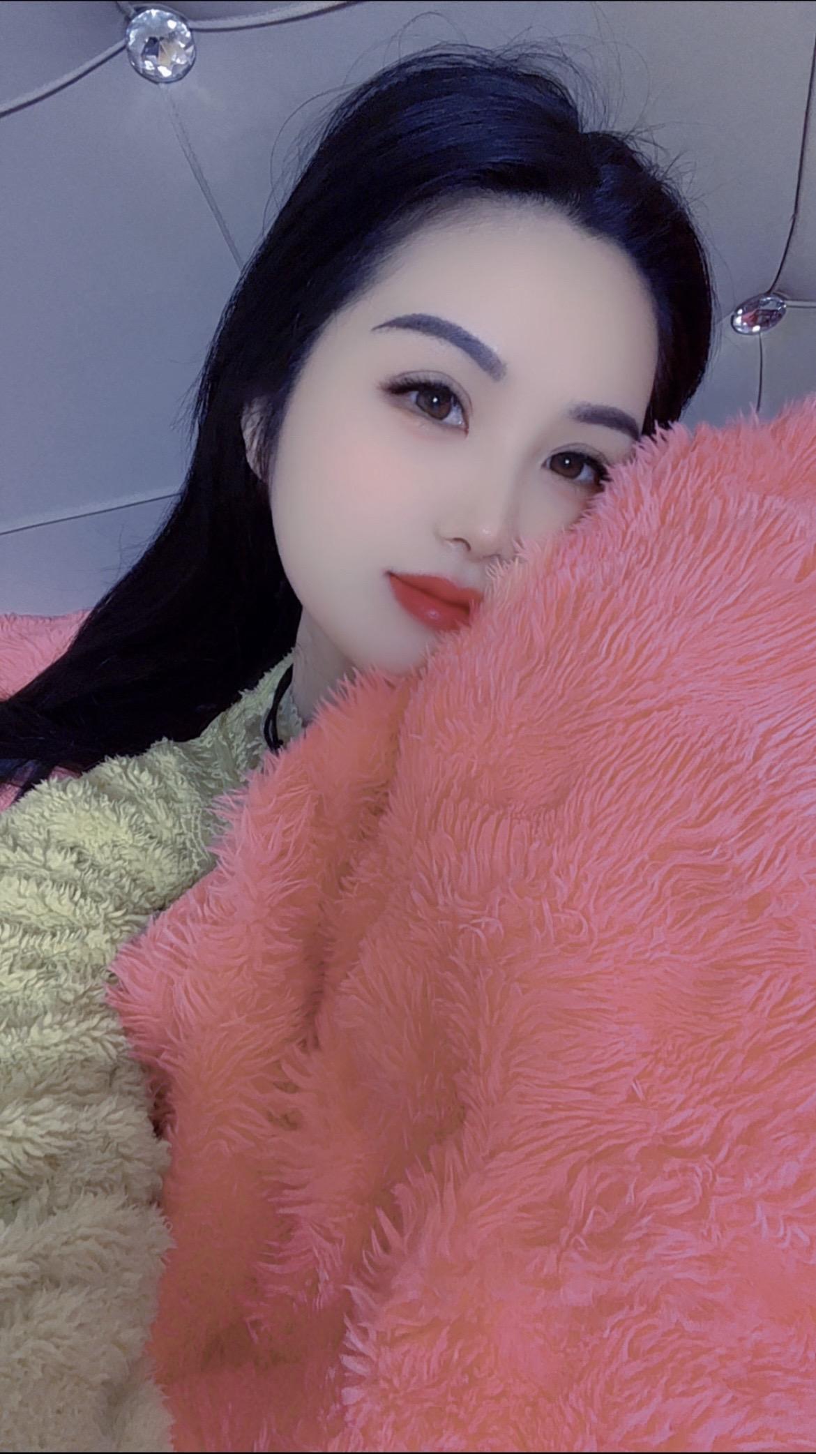 生活可以粗糙，岁月可以不温柔，人心也可以凉薄，但是我们不能不爱自己💕💕💕