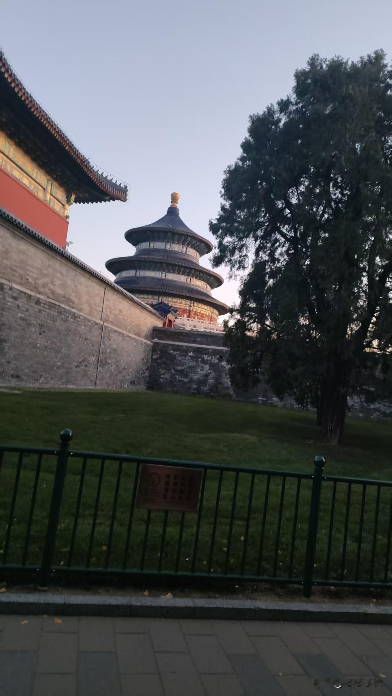 人生苦短
这是每一个人都必须面对的不争的事实
谁不想天天幸福安康
可太多的事情不