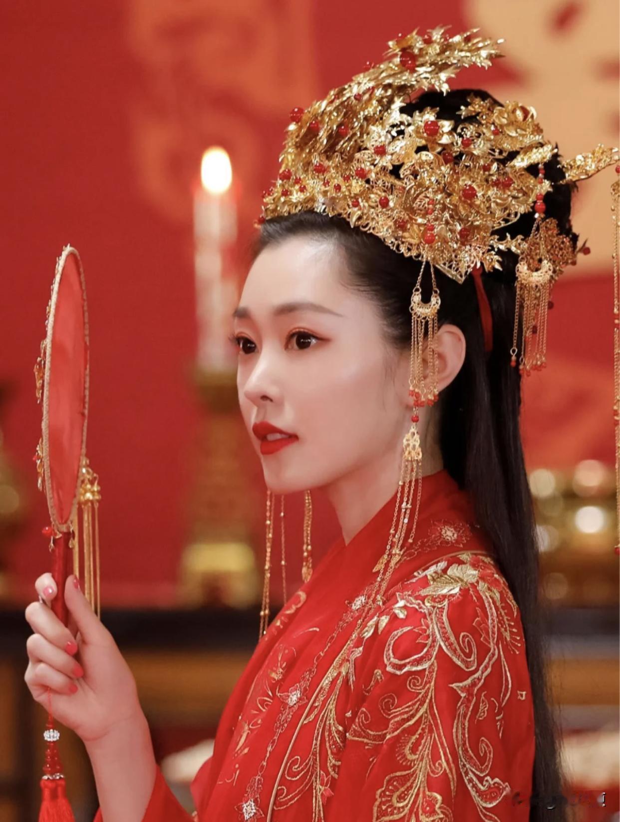 为什么外国的奢侈品牌遍地都是，而中国连一个自创的奢侈品都没有？

不是中国没有奢