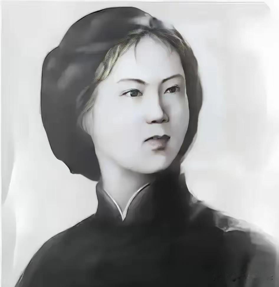 1947年还乡团暴行：18岁女英雄被吊梁上抽打，地主婆上前羞辱，她至死一字不吐