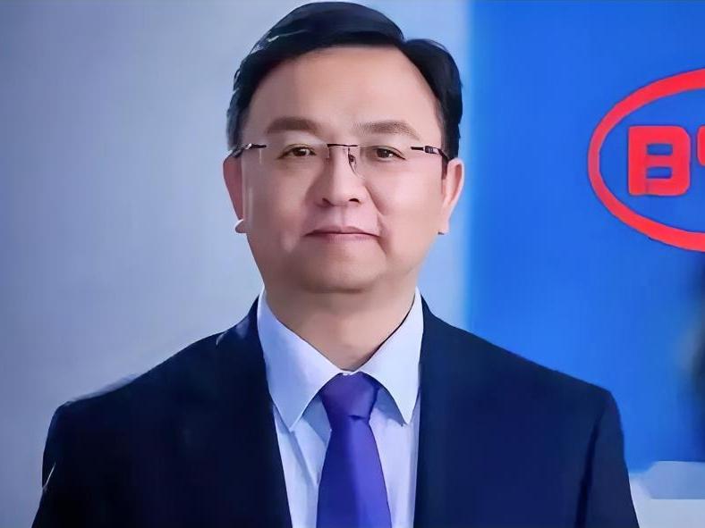 比亚迪的卓越是"偶然"还是"必然"？

先说偶然。

1，选择了新能源赛道，一举