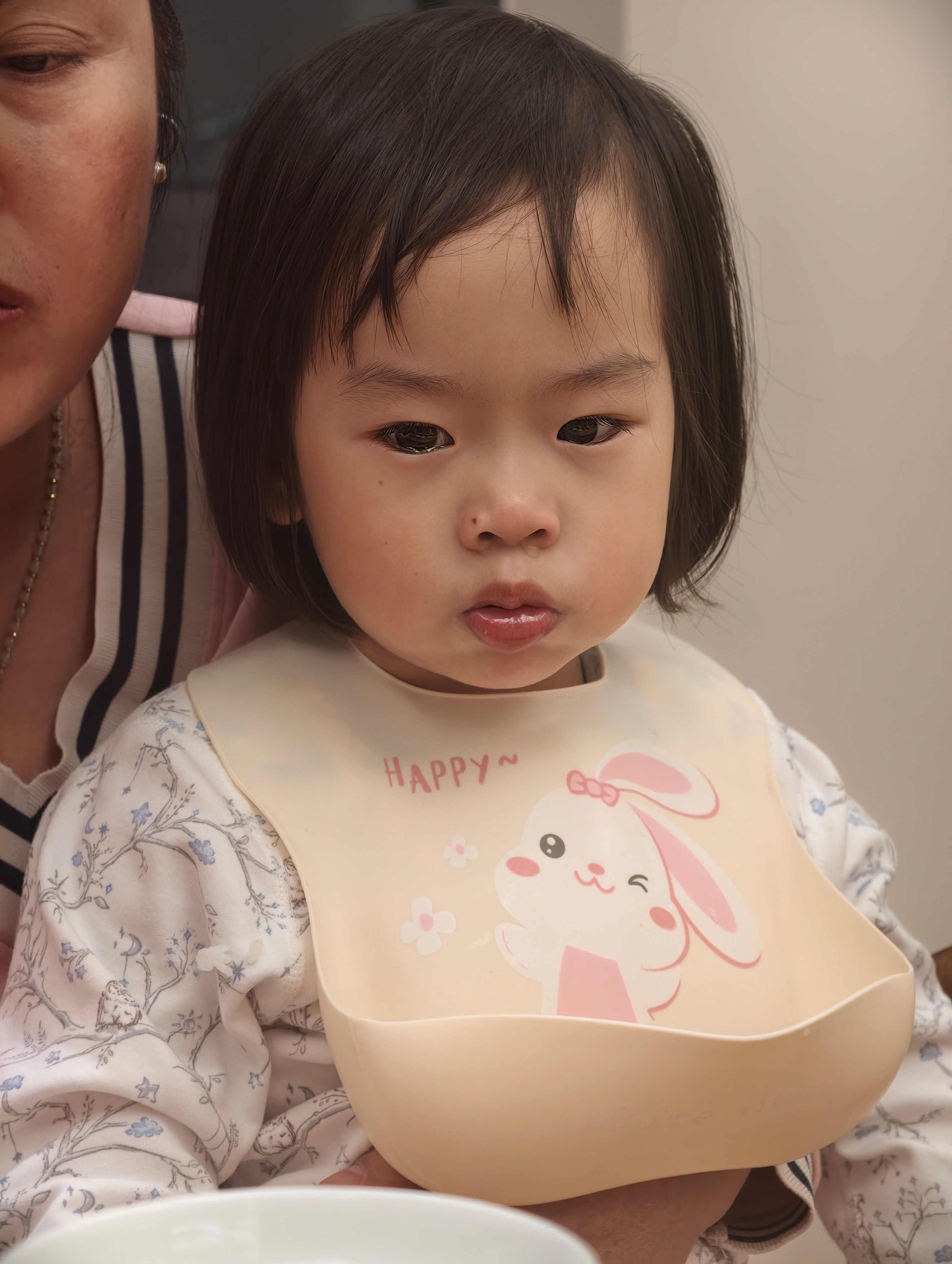 后反劲儿了家人们，哭哭啼啼说明天不去幼儿园。[挖鼻] ​​​