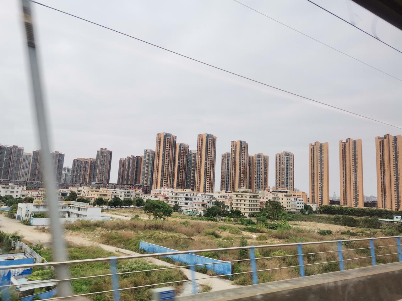 万丈高楼平地起
祖国繁荣又昌盛
褪掉过去不如意
铭记过去荣辱耻
纵使命运时无常