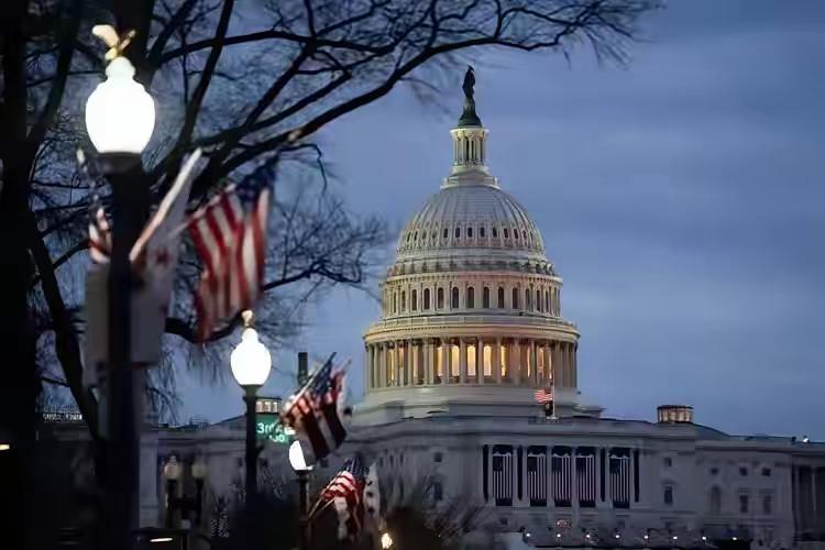 西班牙称霸世界100年，荷兰称霸世界50年，英国称霸世界130年，如果美国称霸世