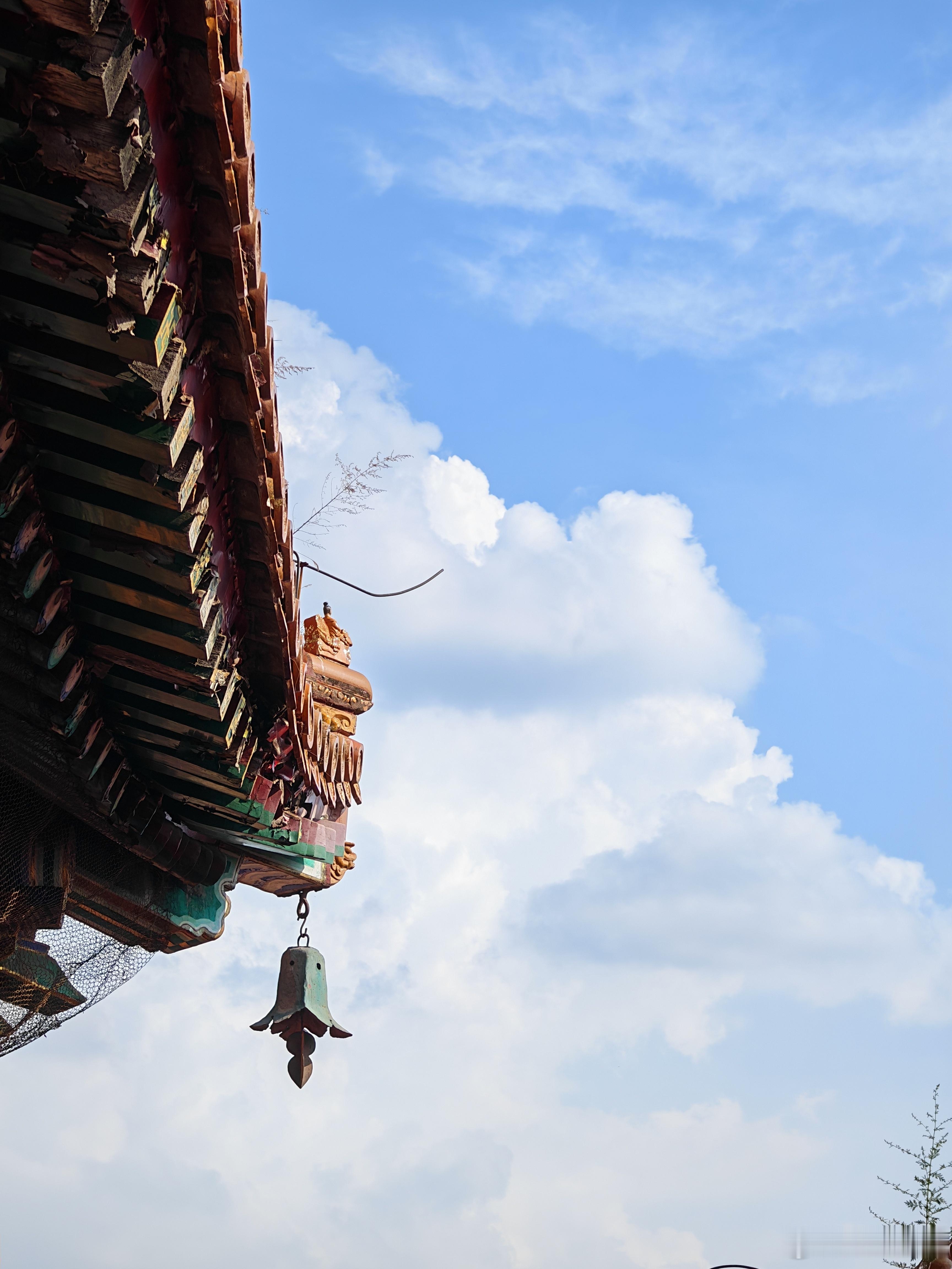 自驾游行程开启，今日打卡普宁寺和二线街夜市，吃了一天小吃，中午是羊杂汤配烧饼，晚
