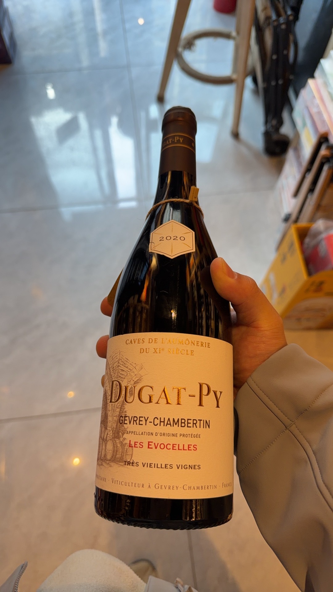 昨儿朋友买了一瓶酒，还蛮好喝的，一查价格，嚯，怪不得