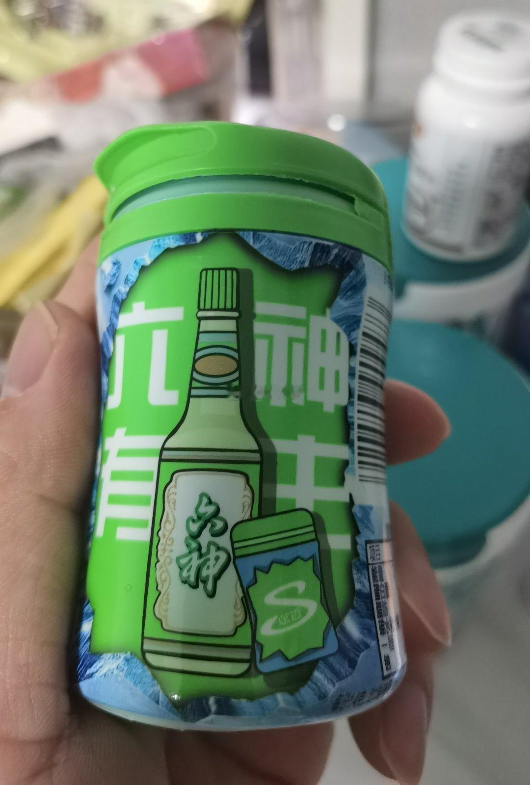 这“炫迈”口香糖是跟【上海家化】联动了吗？[允悲]口感就是薄荷，然后偏苦。 ​​