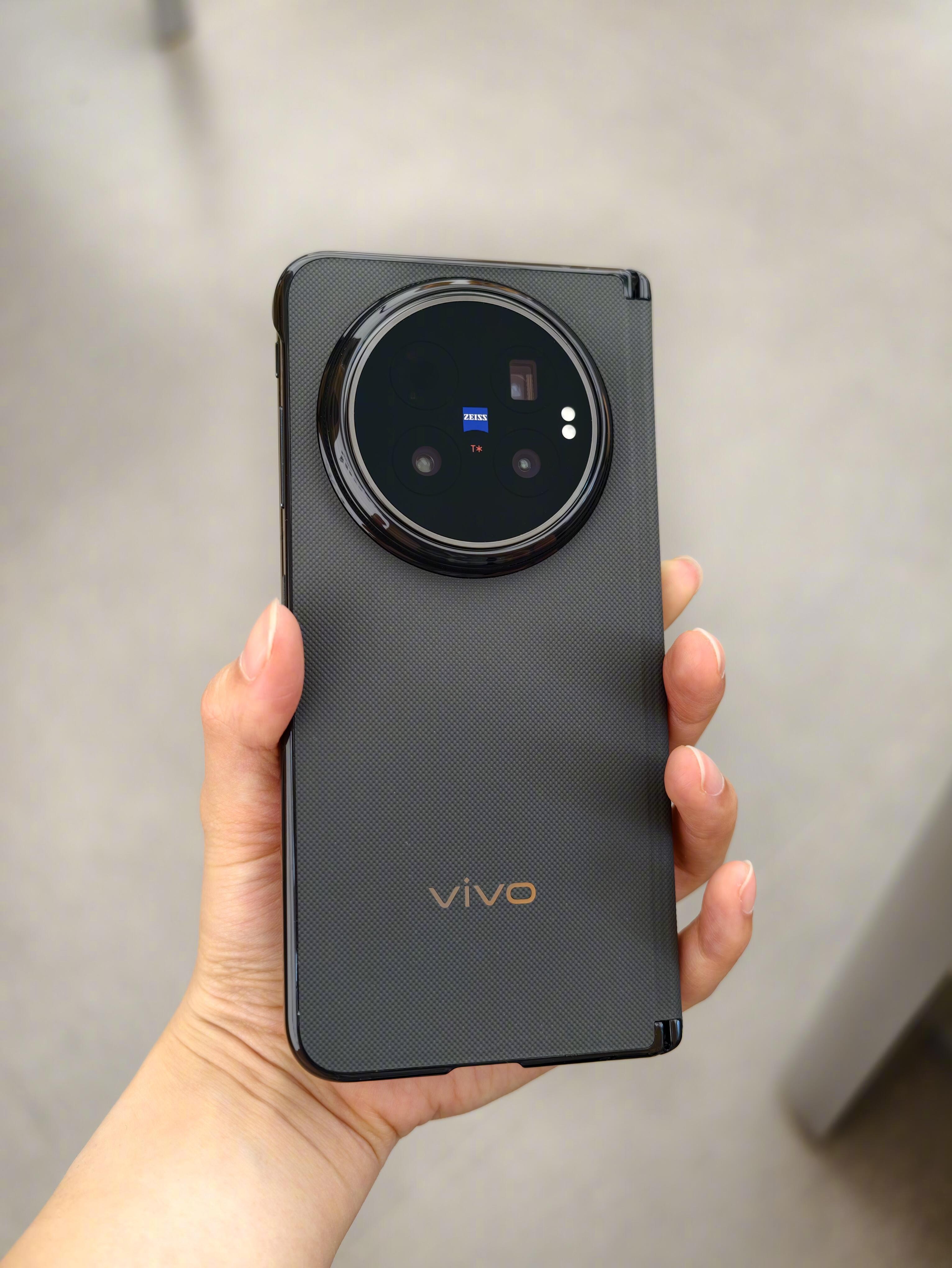 vivo X Fold6 一周使用小结，整体满意。质感手感升级明显，有华为X7的