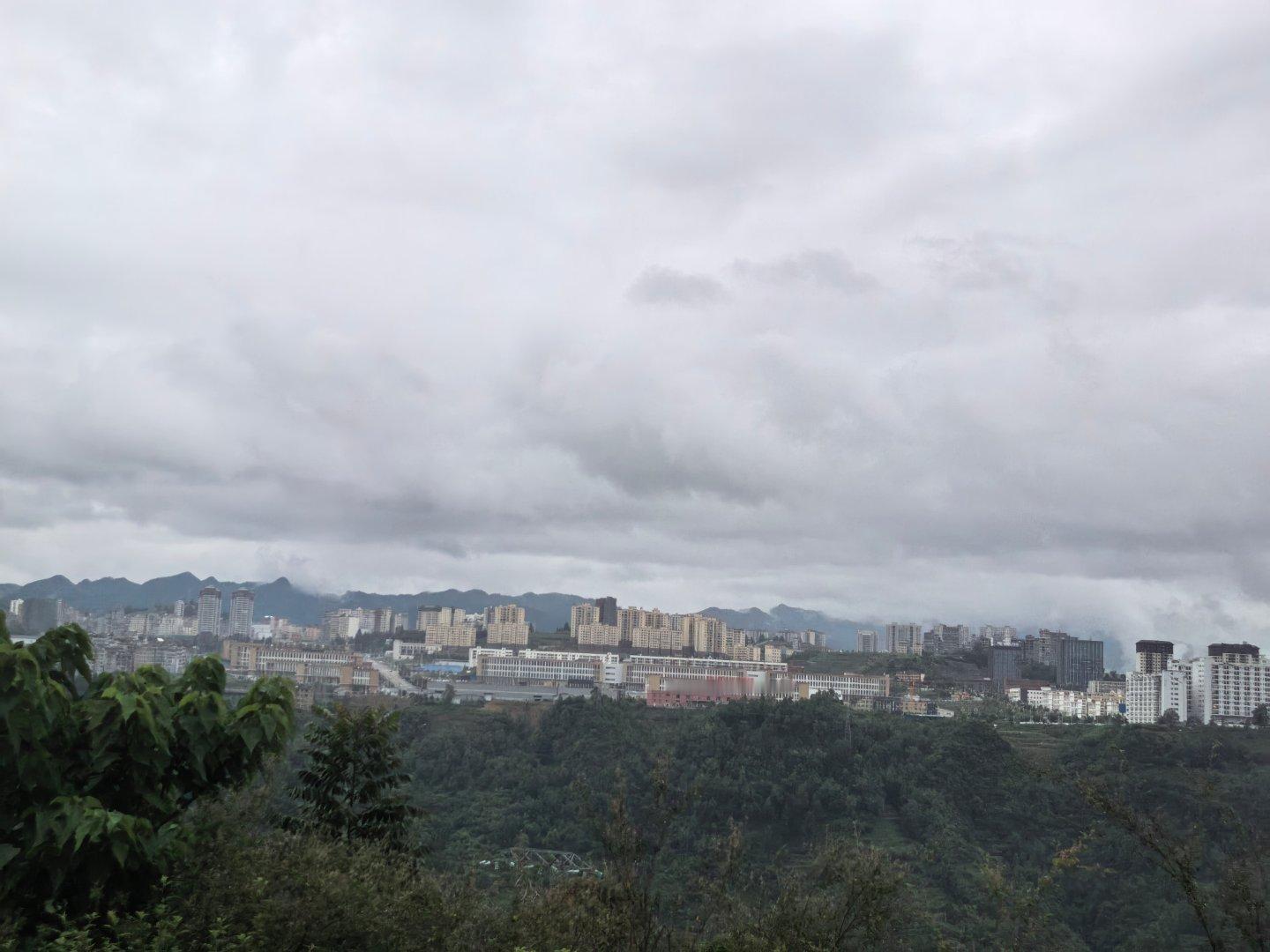 贵阳降雨将持续7天我就在这里，有些道路已经塌方了，有一定危险系数 ​​​