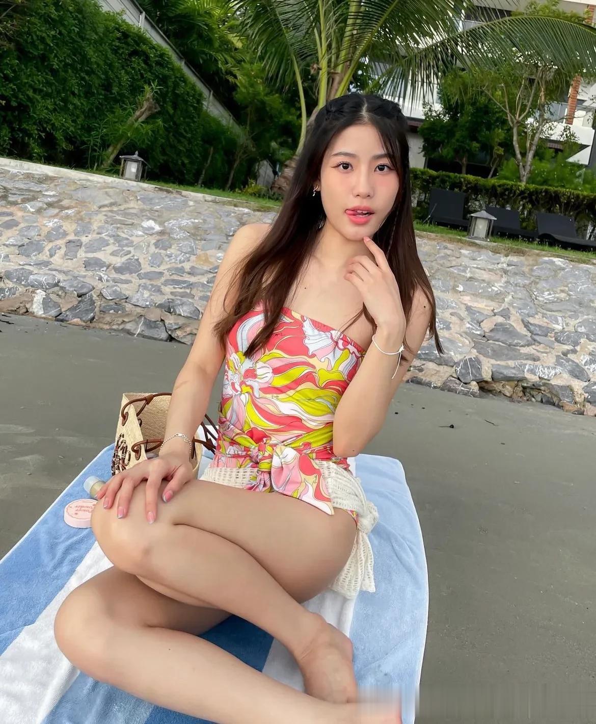 远离芭提雅市区的海岸线，没有那么多的娱乐设施和人流，有的只是安静和大海，傍晚，有