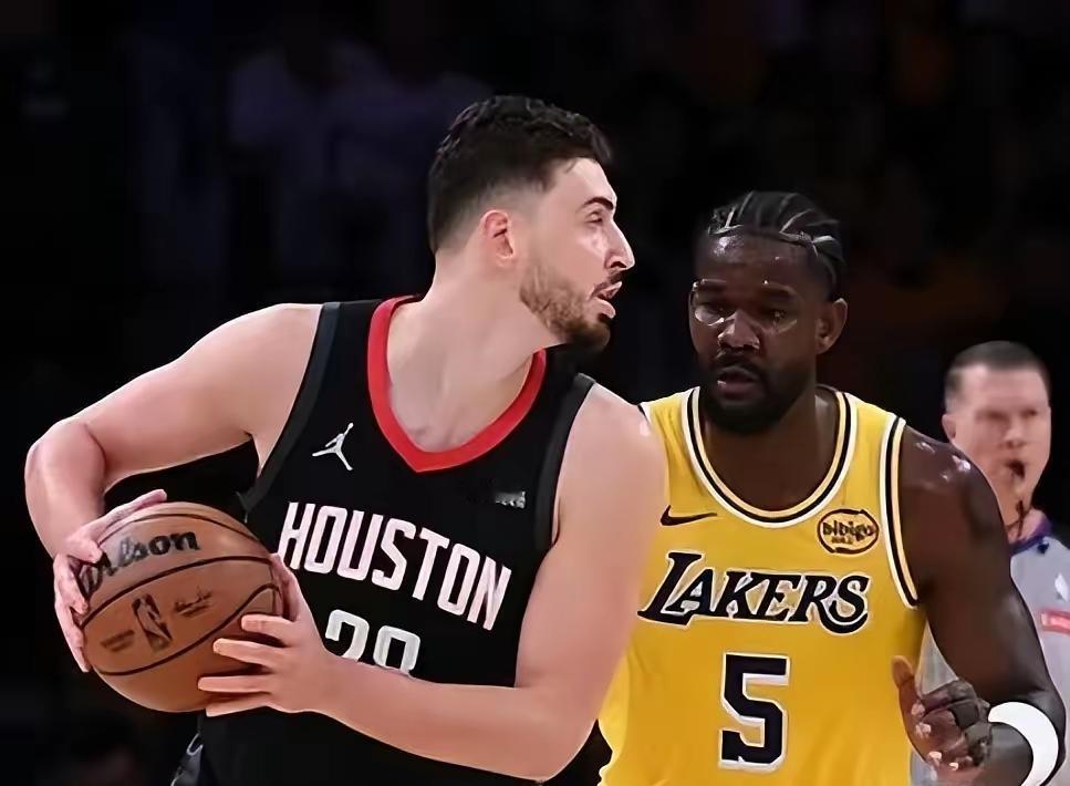 天助湖人啊！
东契奇和里弗斯的缺阵，几乎让湖人陷入绝望，没想到杜兰特也伤了，火箭