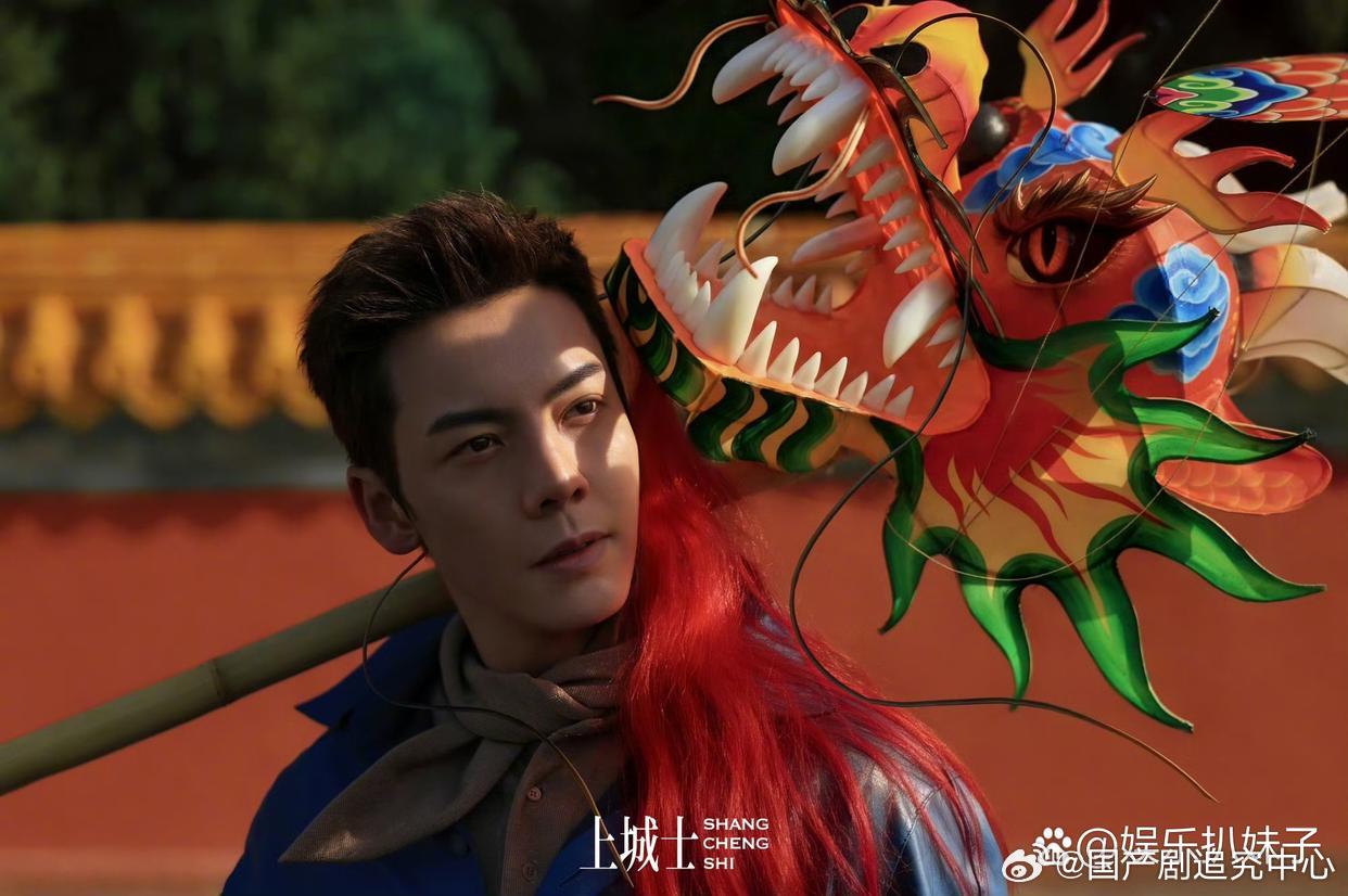 1.毛不易家里有个酒窖，里面放满了世界名贵的红酒，他平时会一个人小酌几口。2.郭