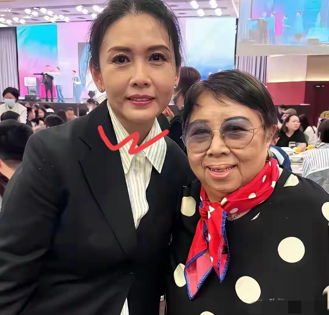 我滴个天呐，不得不说，岁月果真不饶人，曾经的女神也老了，谁还记得她吗？