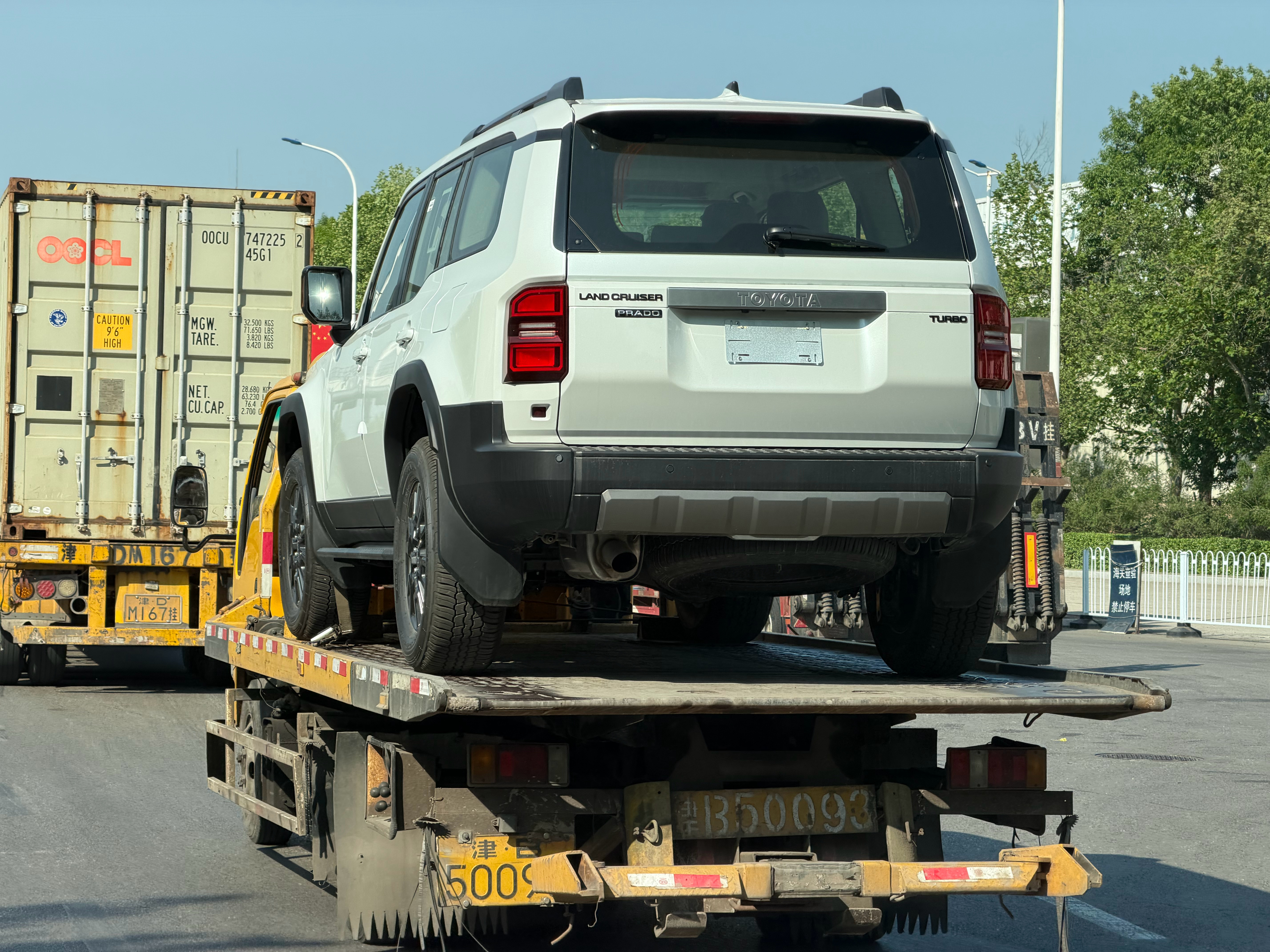 限少数人的普拉多平行进口柴油版普拉多售价高达60万左右依然能卖而是上市至今进口回