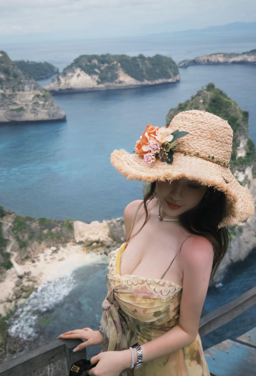 丰满女孩第二季女生如何穿搭看起来时尚更有品味呢 光腿丝袜暖和么 分享甜美小姐姐随