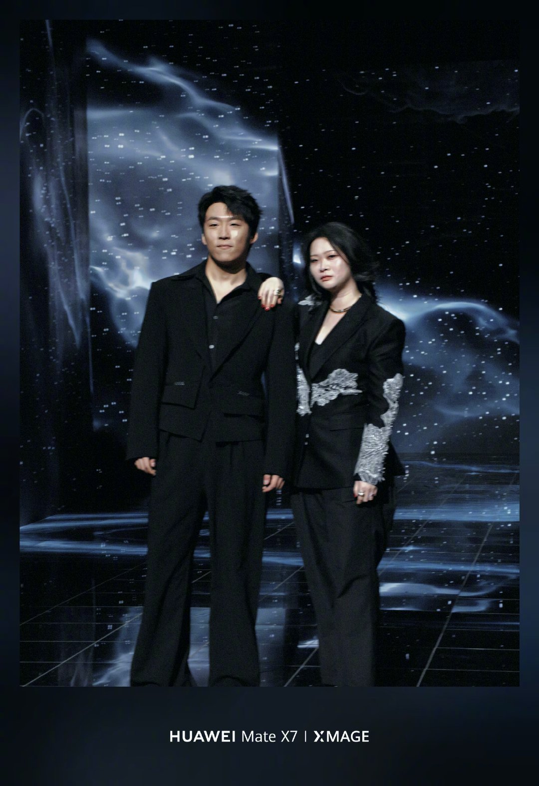 华为MateX7微博之夜生图直出 本届微博之夜阵容超燃，众星同台亮相，星光拉满引