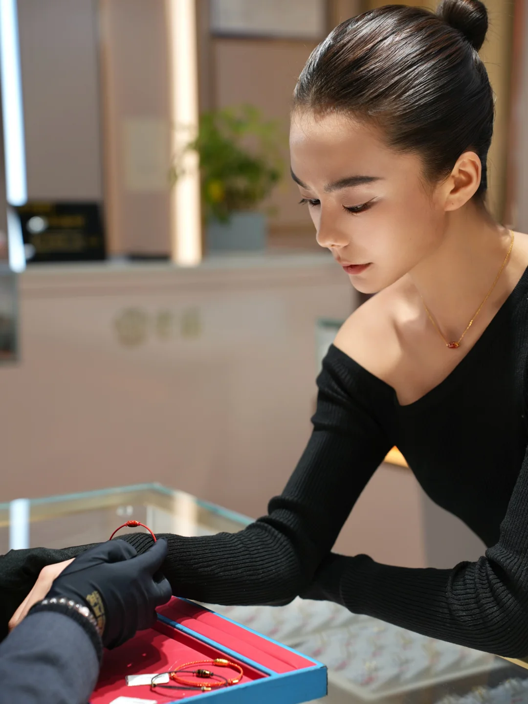 腕间一抹金 新年抬手见喜