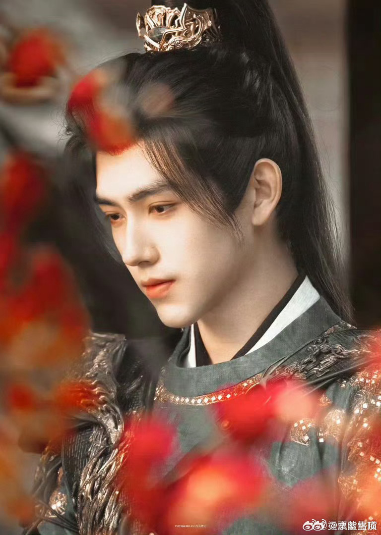 陈飞宇早该演将军了段胥这战损疯批将军真的杀疯了！身陷敌营照样把敌军耍得团团转，那