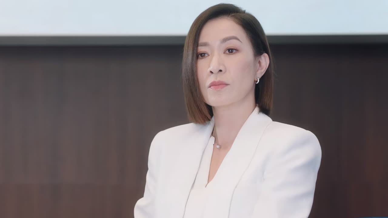 Man姐和Moon姐，有点想试试这个tvb干练姐专用发型。 ​​​