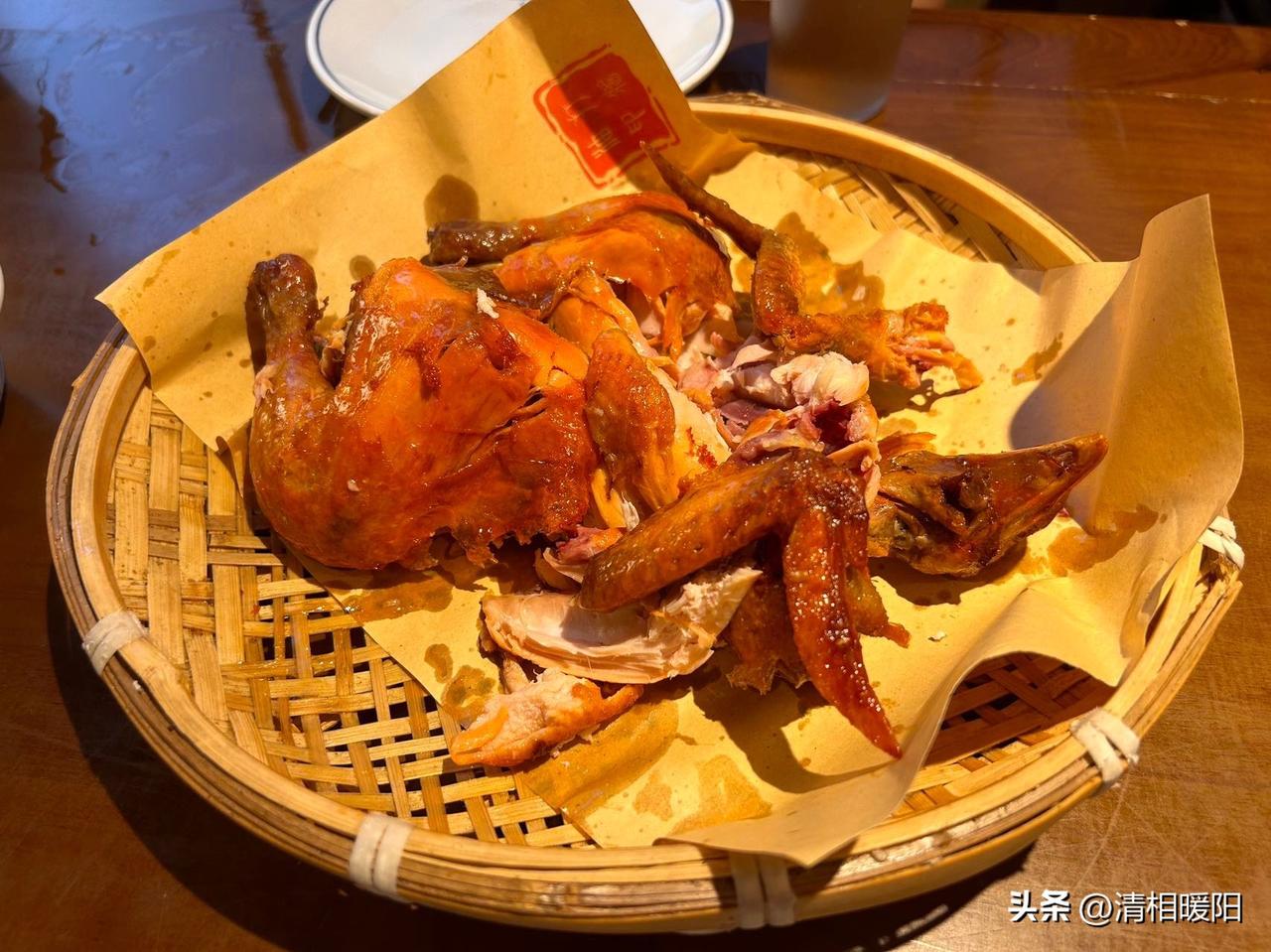 我认为中餐

肯定是中餐，中国悠久的饮食文化，品种繁多，讲究色香味俱全，煎炒蒸炸