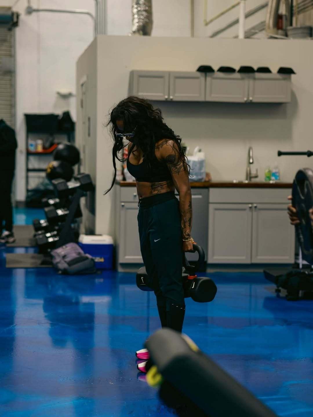 Sha'Carri Richardson 理查德森晒出一组她的训练照，也算是低调