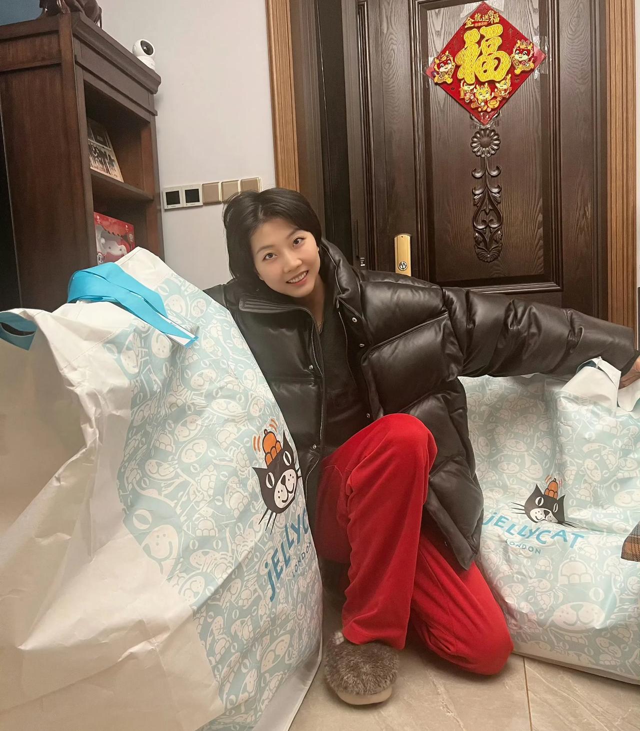 袁心玥：回家的感觉真好！[玫瑰][福]
外出比赛一整年，从国家队年初集训，到年中