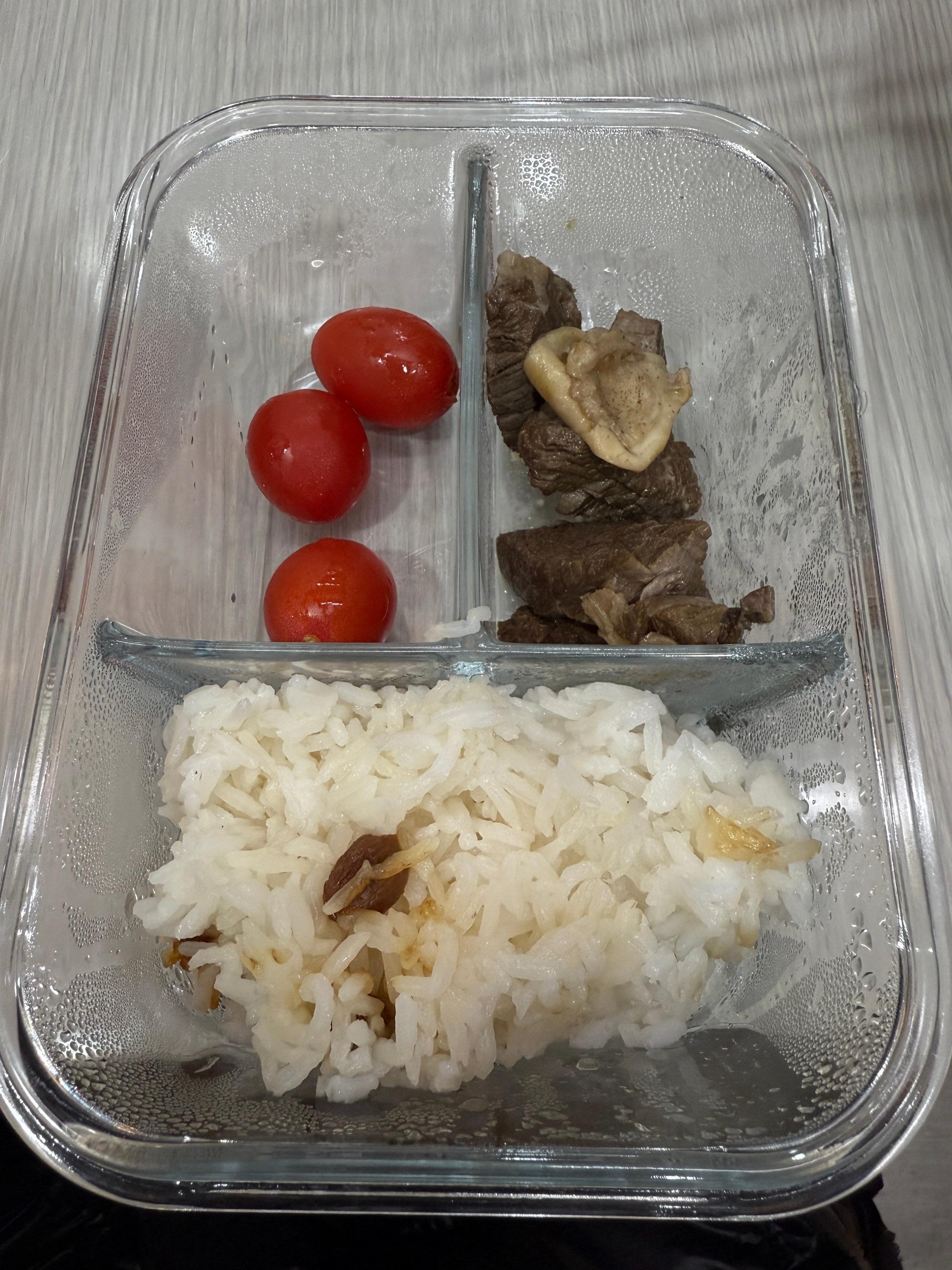 这是一个男明星的食量？？？[衰]难怪陈哲远直播吃东西特别快乐。 