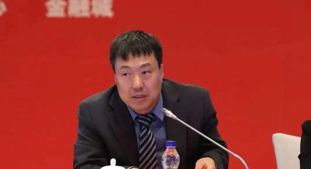 高善文本质就是一个“投降派”，2018年特朗普对中国发动“贸易战”，他站出来让我
