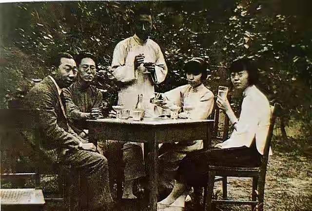 如何评价张爱玲的弟弟张子静的一生？

张子静的一生告诉我，就算你投胎到物质优渥的