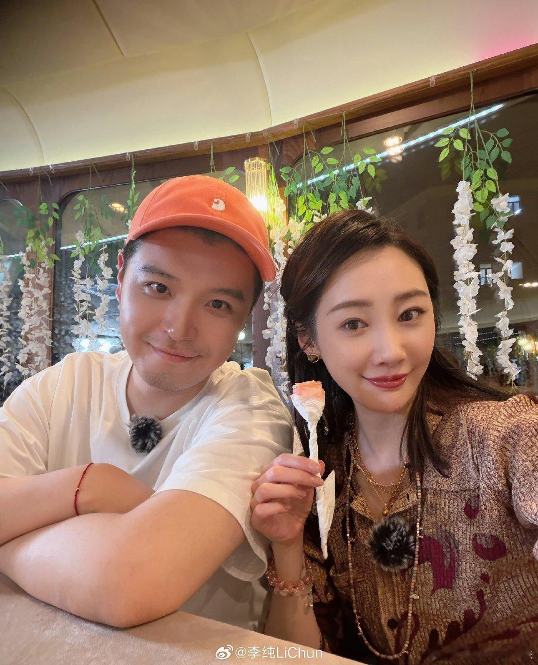 马頔给李纯送了个手搓玫瑰花马頔送李纯手搓玫瑰花马頔给李纯送了个手搓玫瑰花，这种随